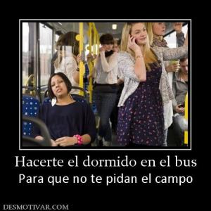Hacerte el dormido en el bus Para que no te pidan el campo